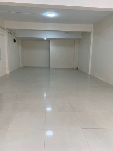 For RentShophouseSapankwai,Jatujak : Shophouse for rent near Saphan Khwai intersection and BTS.