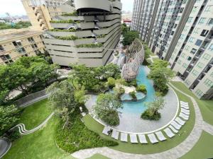 For SaleCondoOnnut, Udomsuk : ⚡Urgent⚡ before its gone😍 Last room of the building😍 2b2b, beautiful position, reduced energy✔ tight promotion✔ taken care of by project sales✔