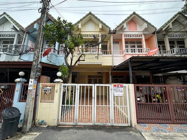 For SaleTownhouseLadprao101, Happy Land, The Mall Bang Kapi : House for sale, 2-story townhouse, Thip Village, Lat Phrao 101, Soi 46, Intersection 1