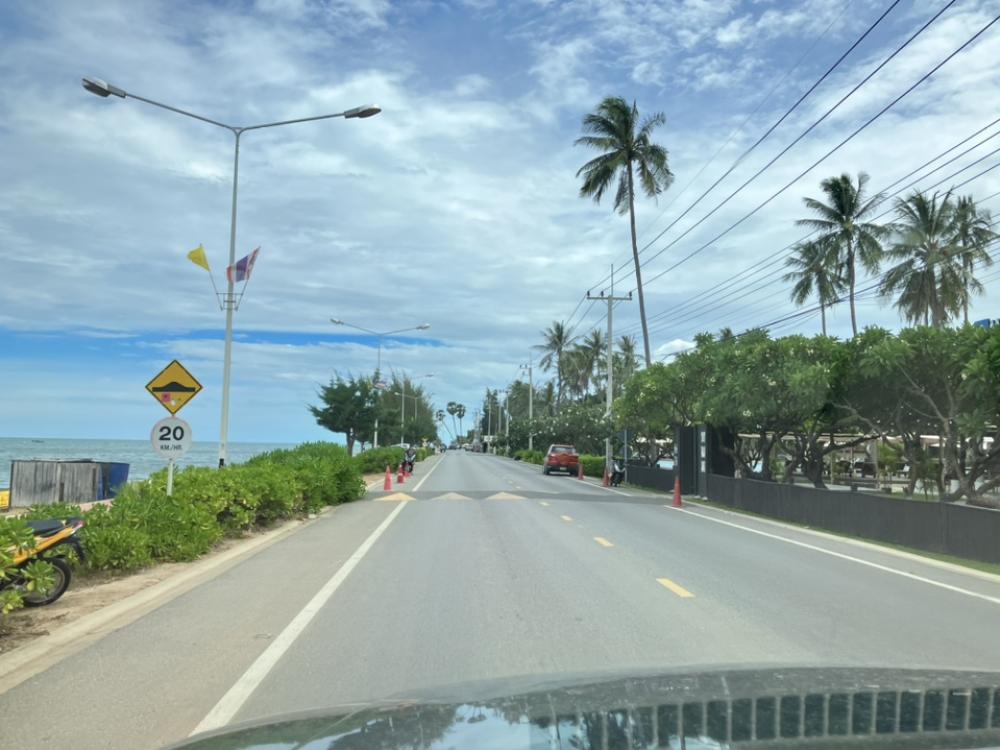 For SaleLandHuahin, Prachuap Khiri Khan, Pran Buri : Land for sale in Pak Nam Pranburi near the sea. Walk down to the beach only 100 meters.