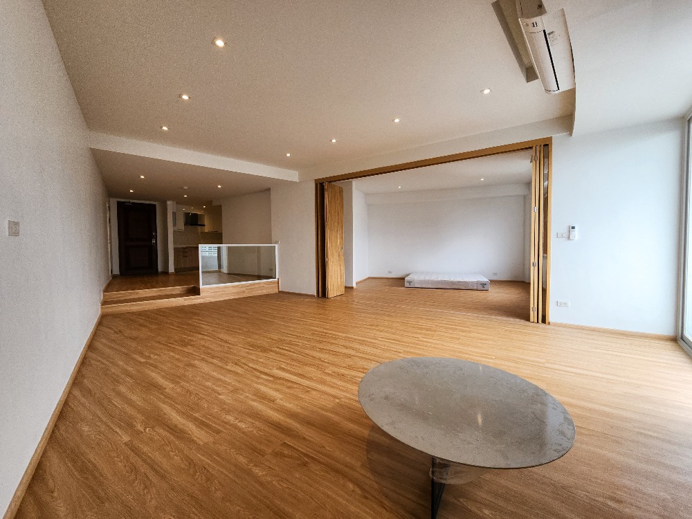 For SaleCondoWongwianyai, Charoennakor : SUPAKARN CONDOMINIUM: Exclusive Riverfront Gem with Peerless Price