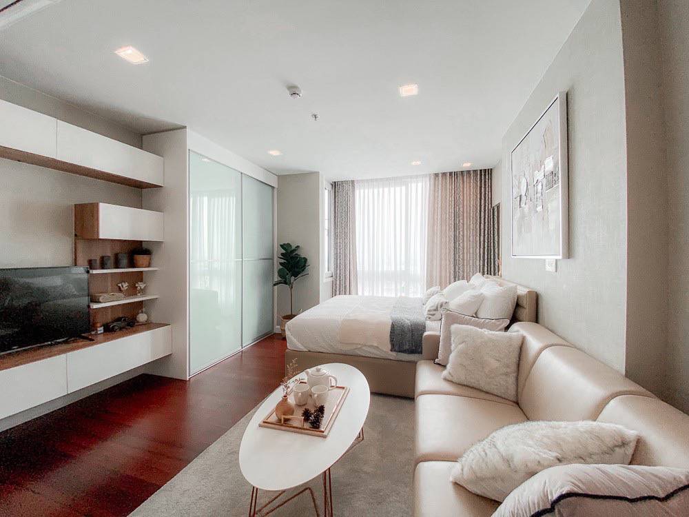 For SaleCondoSamut Prakan,Samrong : *Condo for sale, ready to move in The Metropolis Samrong Interchange Condominium Project has many units to choose from, next to BTS Samrong. Prices start at 2.7 million baht, including free fully furnished and other discounts. many many more items