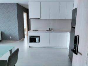 For RentCondoสุขุมวิท อโศก ทองหล่อ : ให้เช่าคอนRhythm Sukhumvit 42  ชั้น 15 TEL&LINE:0886382235