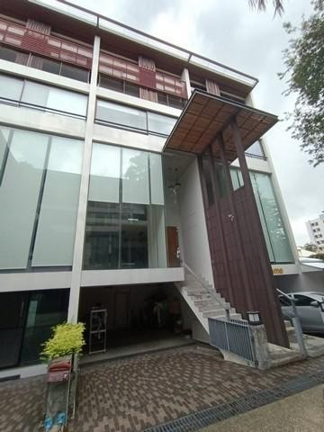For RentTownhouseSukhumvit, Asoke, Thonglor : BON38 Townhome for rent, 4.5 floors, Oasis Loft project, Soi Sukhumvit 64, near Punnawithi BTS.