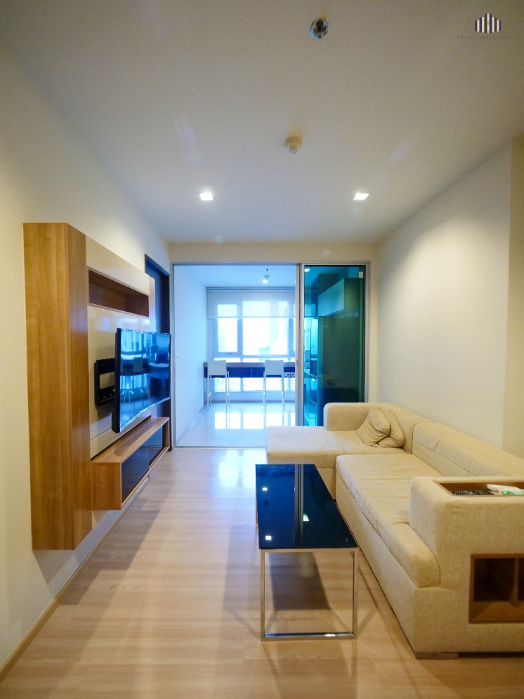 For SaleCondoSathorn, Narathiwat : Cheapest price per square meter!! Luxury condo with Chao Phraya River view, next to BTS Saphan Taksin, Rhythm Sathorn Condo for sale, size 45.30 square meters, 26th floor.