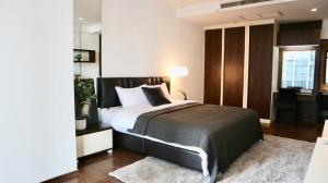 For RentCondoSukhumvit, Asoke, Thonglor : Noble Remix Thonglor, ★size 55 sqm., 3rd floor, ★skywalk to BTS Thonglor ★WALK IN CLOSET★Beautiful built-in, fully furnished ★very new room ★