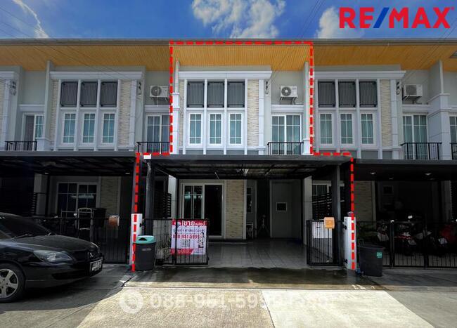 For SaleTownhouseKaset Nawamin,Ladplakao : Urgent sale, 2-story townhome, Golden Town 2 project, Lat Phrao - Kaset Nawamin, enter-exit Prasertmanukit Road. and Nawamin have convenient travel