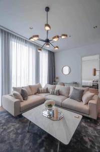 ให้เช่าคอนโดสาทร นราธิวาส : FOR ((RENT)) PRICE 150,000. – THE RITZ CARLTON RESIDENCE- 2 BEDS 3 BATHS, 29th, 135 SQ.M.