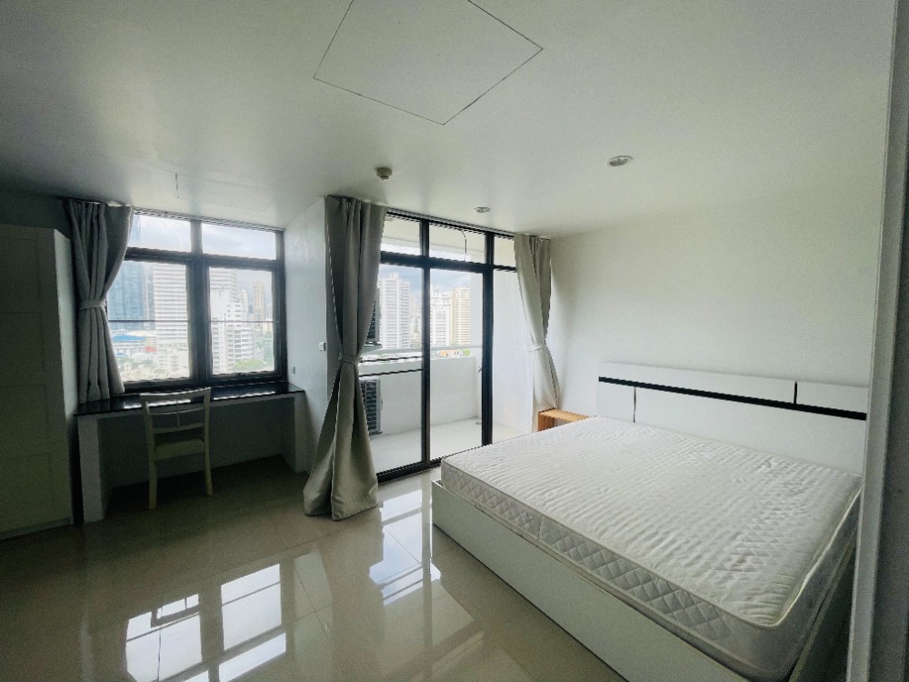 For RentCondoSukhumvit, Asoke, Thonglor : For rent! Condo The Waterford park thonglor 5, near BTS ThongLor 500m. 1 bedroom, 1 bathroom, 68 sq m. 18,000 per month. (Price can be negotiated