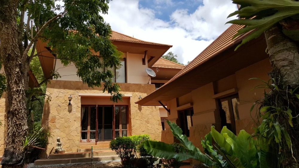 For SaleHousePak Chong KhaoYai : For sale cheap, detached house in Khao Yai, near Thanarat Road, large house, buy 1 house, get 1 free, pay only 7.95 million baht, total land area 101 square wah, can be finished quickly! To view the house, call 0954935293 (Joy)