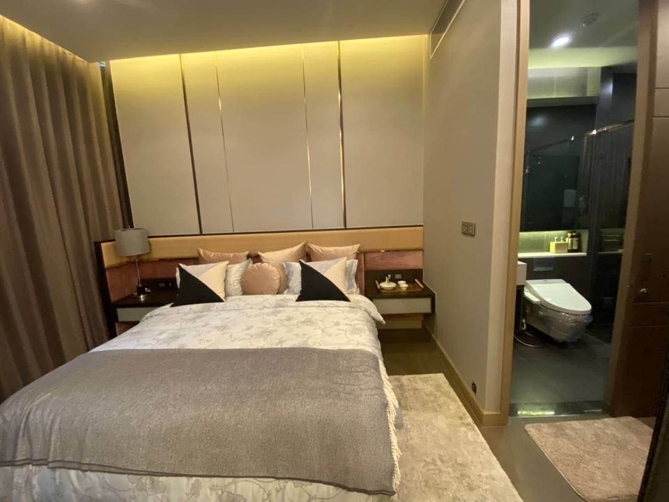 For SaleCondoRama9, Petchburi, RCA : 4517😊😍 For RENT, SELL 1 bedroom 🚄 near BTS Asoke 🏢The Esse at Sigha Complex🔔Area: 35.79 sq m 💲 Rent: 30,000฿ 💲 Sale: 10,500,000฿📞O99-5919653,065-9423251✅LineID:@sureresidence