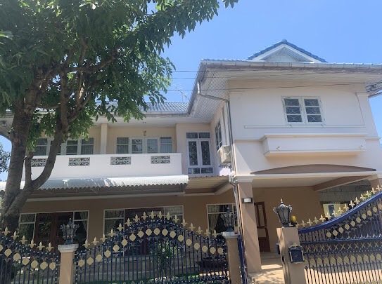 For RentHouseRamkhamhaeng, Hua Mak : Single house for rent, Ramkhamhaeng Road 164, has air conditioning, fully furnished, 5 bedrooms, 4 bathrooms, monthly rental price 55,000 baht/month.