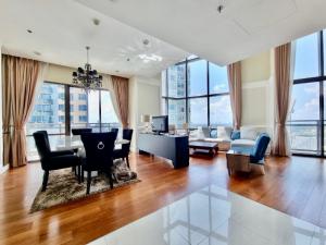 ให้เช่าคอนโดสุขุมวิท อโศก ทองหล่อ : Bright Sukhumvit 24 - Fully Furnished 3 Bedroom Duplex Condo / Prime Location Close to BTS Phrom Phong.