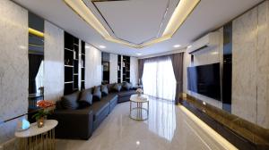 For SaleCondoRama9, Petchburi, RCA : Luxurious condo for sale, Belle Grand Rama9, Duplex room, Building B1, 34th floor, open city view, size 172.86 sq m.