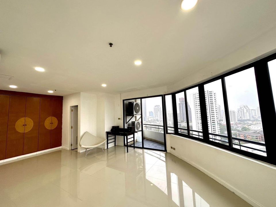 ให้เช่าคอนโดคลองเตย กล้วยน้ำไท : 4180😊 For RENT ให้เช่า 4 ห้องนอน🚄ใกล้ BTS ทองหล่อ 🏢มูน ทาวเวอร์ สุขุมวิท 59 Moon Tower Sukhumvit 59🔔พื้นที่:300.00ตร.ม.💲เช่า:00,000฿📞O99-5919653,065-9423251✅LineID:@sureresidence