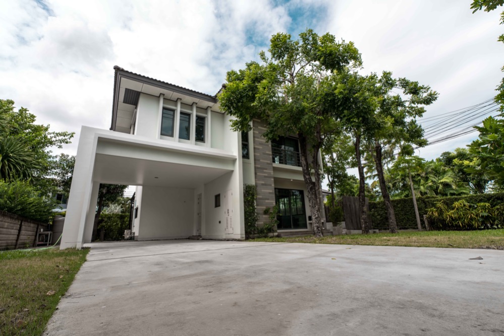 For SaleHouseNawamin, Ramindra : For sale, 2-story detached house, corner house, garden view, Habitia Village. Panya Ramintra 2, lots of space, 171 sq m. You cant find this size anywhere else.