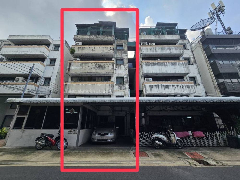 For SaleHouseRama9, Petchburi, RCA : Shophouse for sale, extremely hard to find price, only 33.5 million baht. Rama 9 land is selling for more than 50 million baht++.