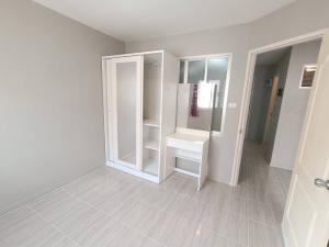 For SaleCondoRattanathibet, Sanambinna : For sale: Lumpini Town Rattanathibet, Building B1, 7th floor, size 28 square meters, price 950,000 baht.
