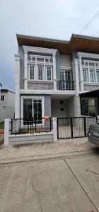 For SaleTownhouseThaphra, Talat Phlu, Wutthakat : Townhome for sale, Golden Town Sathorn Project (Corner), near BTS Wutthakat, Bangkok. (Owner sells it himself)