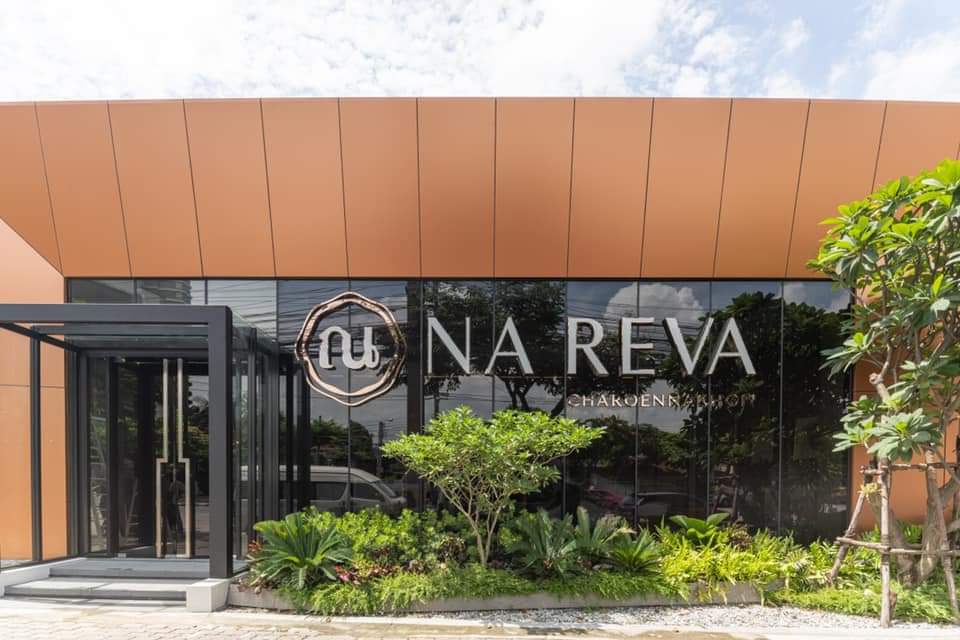 Sale DownCondoWongwianyai, Charoennakor : Selling cheapest! 4.9 million baht, Duplex condo, high ceiling, usable area 43 sq m., 18th floor, NA REVA Charoen Nakhon 58 project, condo next to the main road, beautiful view, opposite Avani Hotel, not accepting agents. Not accepting marketing. Interest