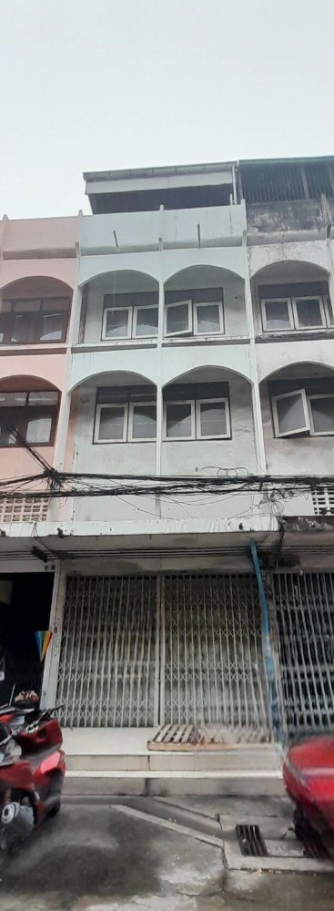 For RentShophouseRama9, Petchburi, RCA : R47 Shophouse for rent, Ratchada Soi 3, 3 and a half floors, 4 bedrooms, 2 bathrooms, good location, convenient travel, near community areas, near MRT Rama 9, Chinese Embassy.
