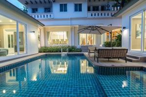 For RentHouseOnnut, Udomsuk : BTS Bearing Sukhumvit 105 For Rent Luxury private pool villa 7bed 9Bath theater room 355sqwa 1525sq