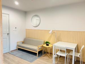 For RentCondoChaengwatana, Muangthong : For rent, Hi Condo Chaengwattana 19, ready to move in, fully furnished, electrical appliances. Opposite Central Chaengwattana, 7,800 baht/month