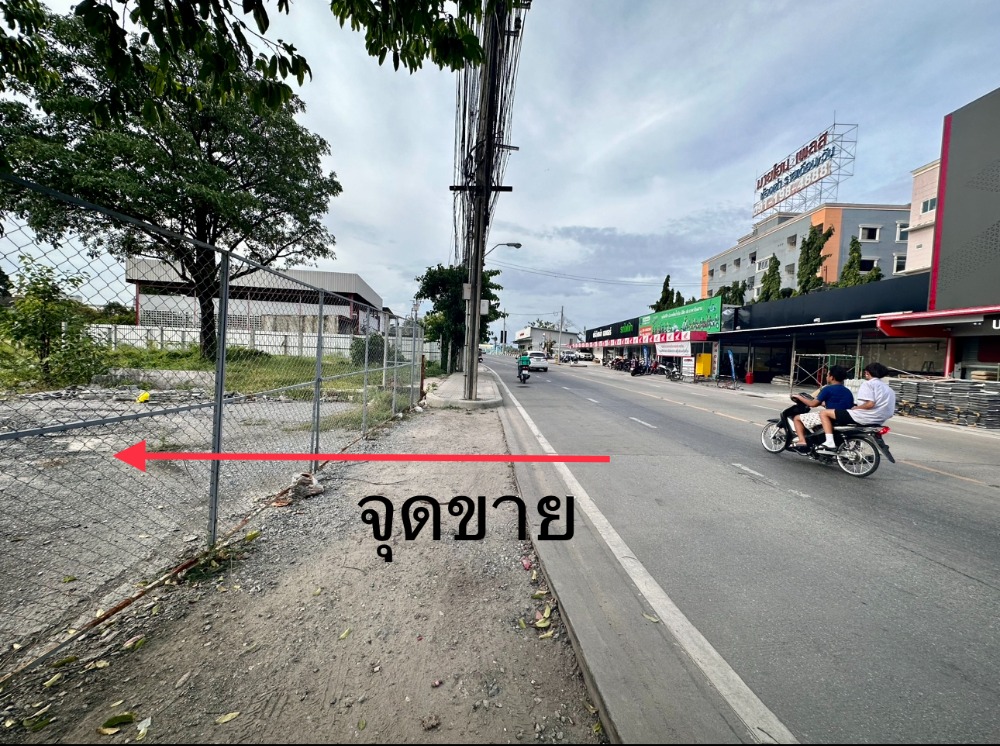 For SaleLandBangna, Bearing, Lasalle : Land for sale, already filled in, Chaloem Phrakiat Rama 9, Soi 28, route connecting to Ramkhamhaeng University 2, Bangna, size 2-2-86 rai, very good location, community, along the road before reaching Niran Condo, 100 meters, suitable for building a townh