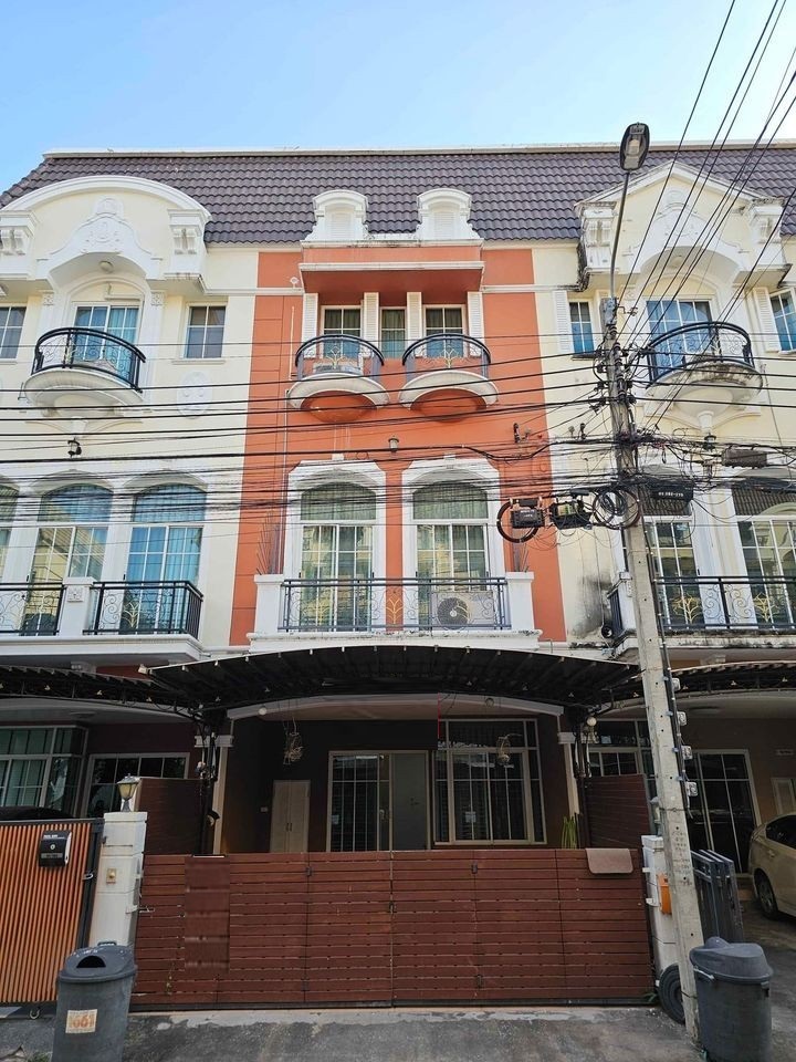 For RentTownhousePattanakan, Srinakarin : B766 Townhome for rent, The Metro Perfect Masterpiece Village, Rama 9, Soi Phatthanakan 61.