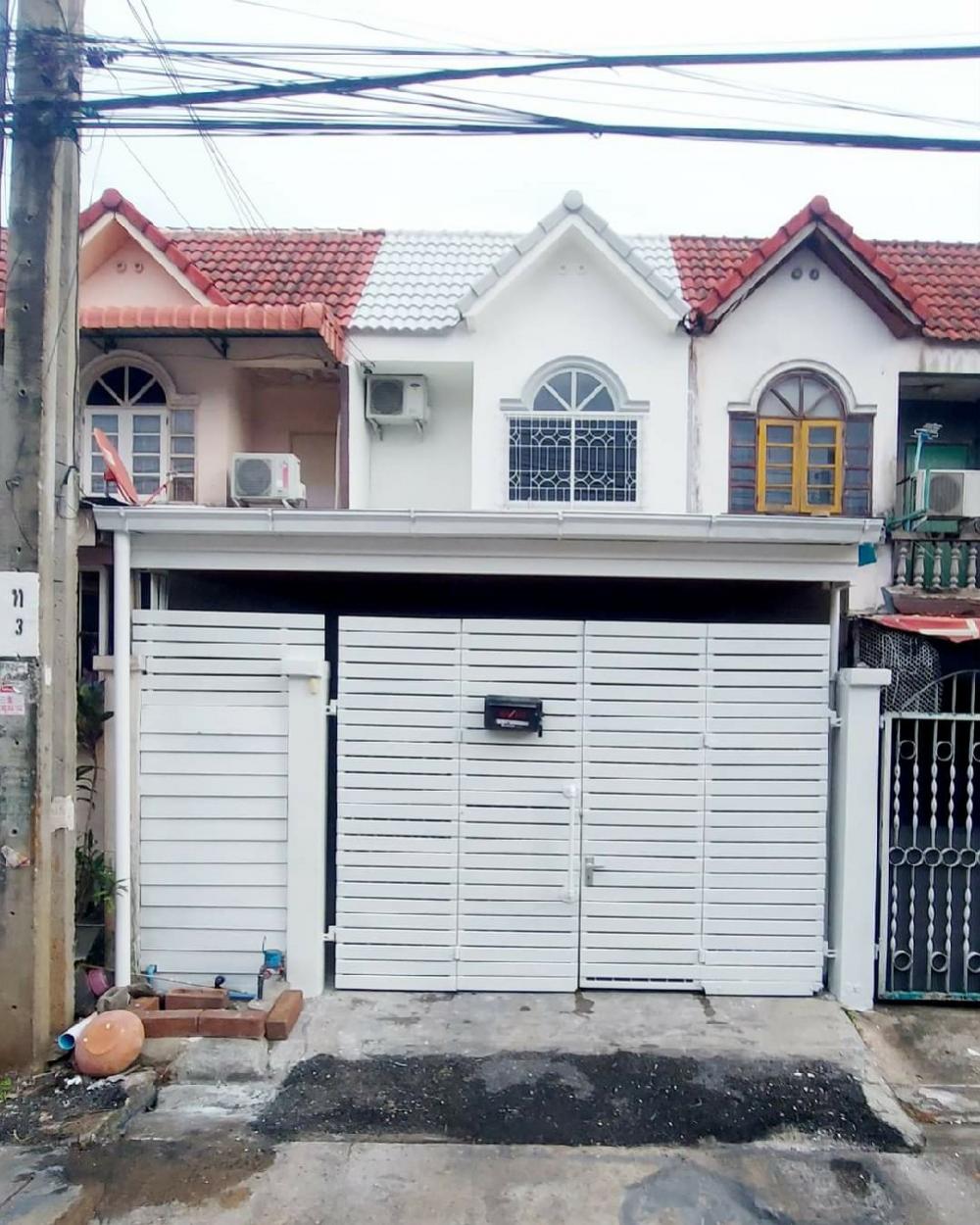 For SaleTownhouseThaphra, Talat Phlu, Wutthakat : Townhouse for sale, Kanlapaphruek Road.