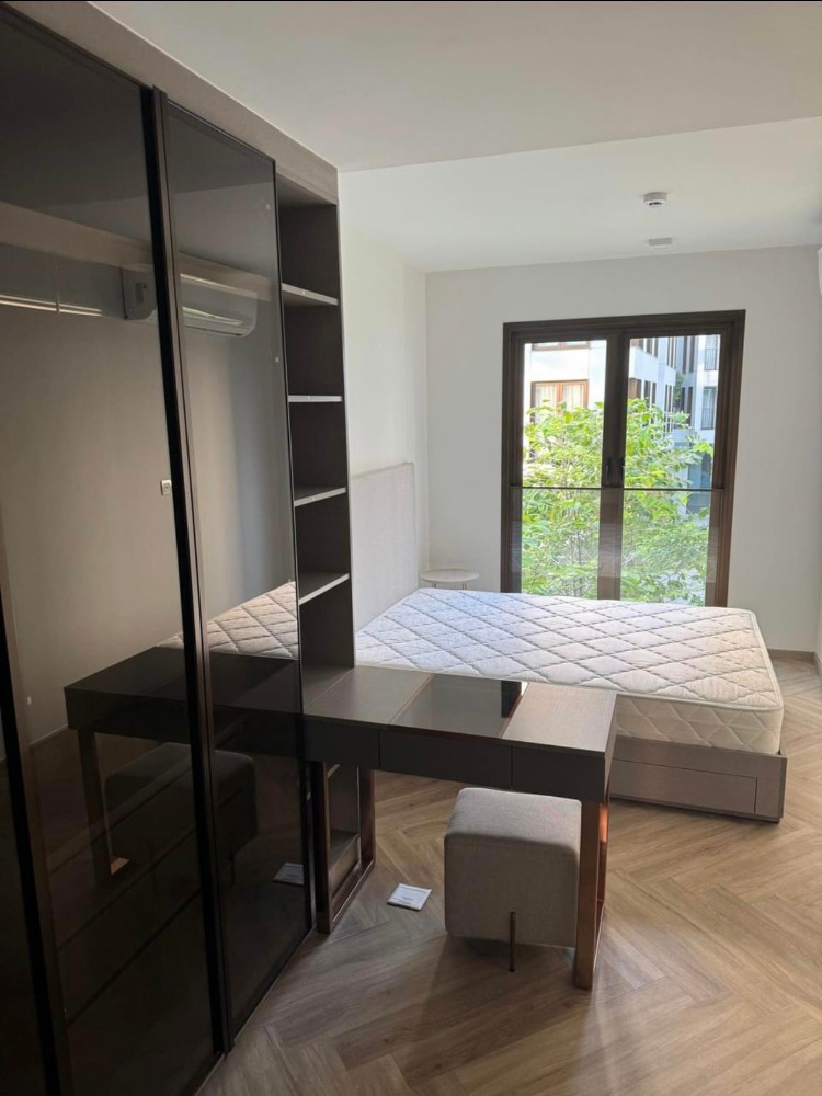 For RentCondoSukhumvit, Asoke, Thonglor : ★ Chapter Thonglor25 ★ 58 sq m., 3rd floor (2 bedroom), ★ near BTS Thonglor station ★ has SHUTTLE BUS pick-up service ★ Complete electrical appliances Relaxing atmosphere
