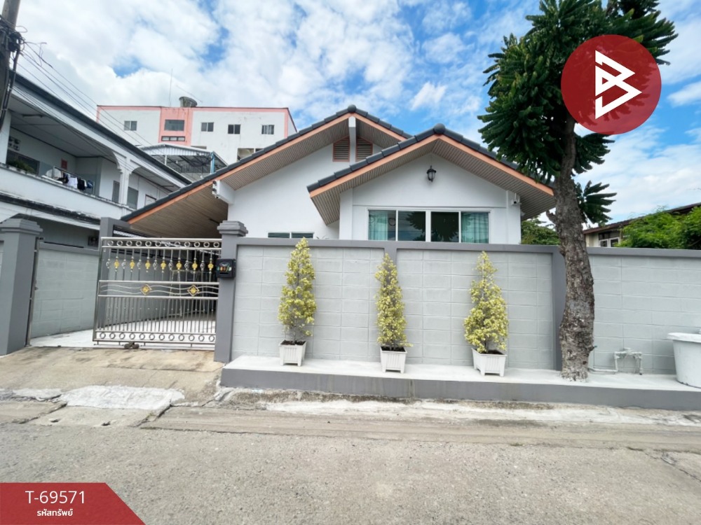 For SaleHouseSamut Prakan,Samrong : Single house for sale, area 42 square meters, Ratchayothin Road 15, Chatuchak, Bangkok.