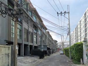 ขายโฮมออฟฟิศลาดพร้าว101 แฮปปี้แลนด์ : ขายโฮมออฟฟิต 4 ชั้น  แปลงริม โครงการ District 3 ห้องทำงาน 4 ห้องน้ำ รองรับการจอดรถได้มากถึง 9 คัน