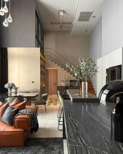 For SaleCondoSukhumvit, Asoke, Thonglor : Hot Deal : Duplex Unit : The Lofts Asoke (The Lofts Asoke) High floor