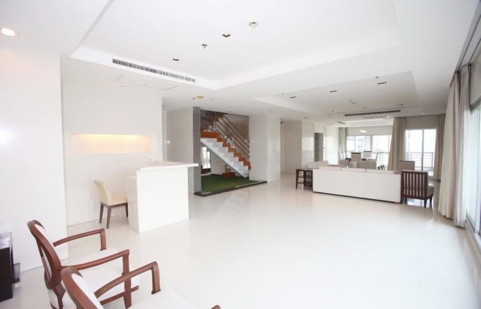 ให้เช่าคอนโดวิทยุ ชิดลม หลังสวน : Royal Residence Park : รอยัล เรสสิเด้นส์ พาร์ค / คอนโด 4 ห้องนอน ห้อง Duplex