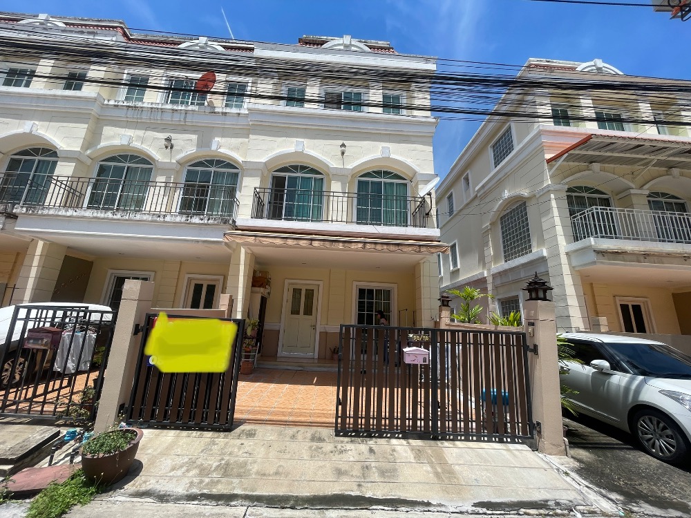 For SaleTownhousePattanakan, Srinakarin : sell!! 3-story townhome, Warodom Place Village (Srinakarin 42), beautiful corner house. If interested, contact 082-3223695.