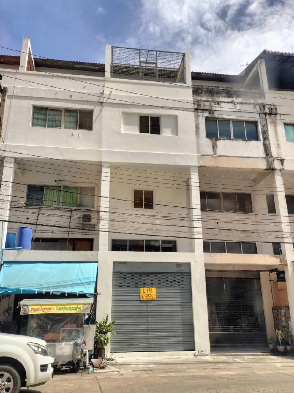 For RentShophouseRama5, Ratchapruek, Bangkruai : For sale/rent, shophouse, good location, Soi Tiwanon 14/2, in front of the Ministry of Public Health, near Elise Condo.
