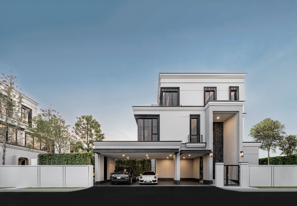 For SaleHousePattanakan, Srinakarin : Urgent sale luxury house Moulton Gates Krungthep Kreetha Project, behind the front corner of the project with Private lift inside the house.
