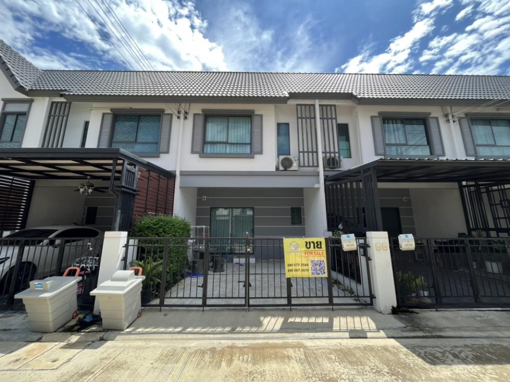 For SaleTownhousePathum Thani,Rangsit, Thammasat : 2-story townhome for sale, Modi Villa Ratchaphruek Tiwanon 345, brand new, owner hardly ever lived there, near Denla Inter School.