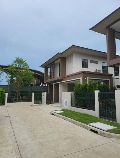 For RentHousePattanakan, Srinakarin : For Rent Bangkok Single House Burasiri Krungthepkreetha Krungthep Kreetha Bang Kapi BRE18426
