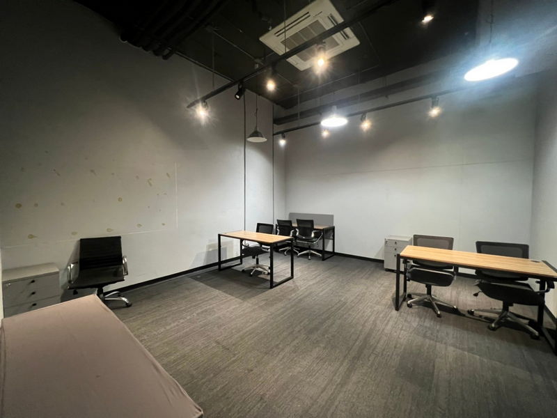 ให้เช่าสำนักงานคลองเตย กล้วยน้ำไท : For Rent Bangkok Office Sukhumvit BTS Phra Khanong Watthana BRE18254