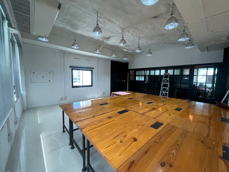 ให้เช่าสำนักงานคลองเตย กล้วยน้ำไท : For Rent Bangkok Office Sukhumvit BTS Phra Khanong Watthana BRE18246