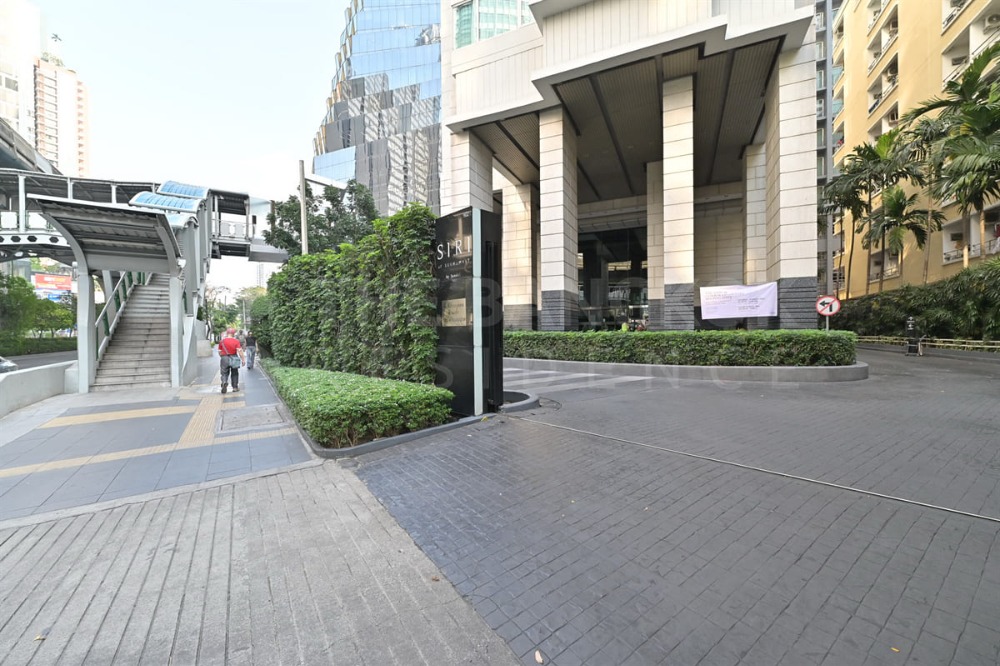 ขายคอนโดสุขุมวิท อโศก ทองหล่อ : Siri at Sukhumvit / คอนโดติด Sky-Walk BTS ทองหล่อ ราคาดีสุดในตึก / 2bed 2bath 68.43sqm โทร 0617546461