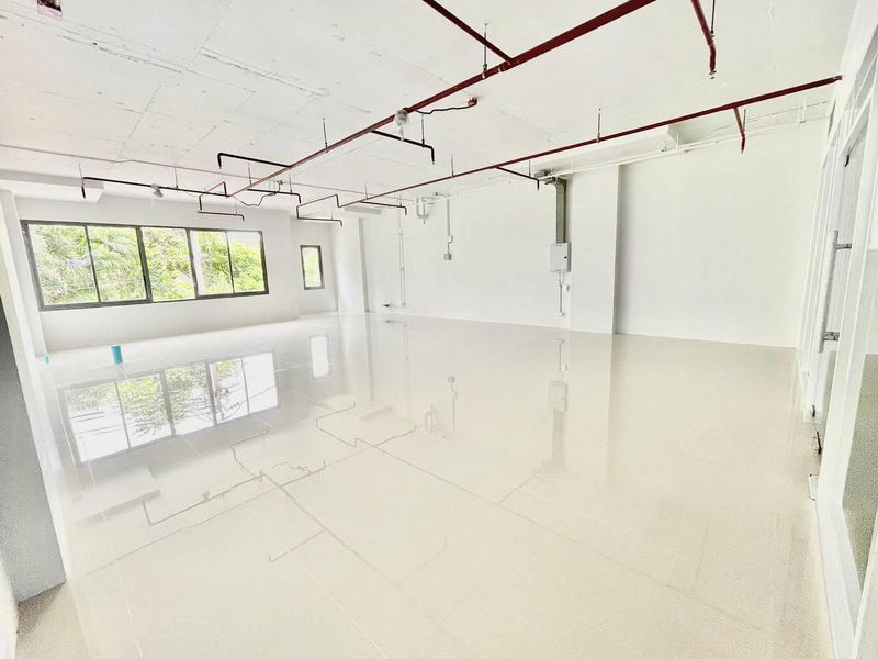 ให้เช่าสำนักงานคลองเตย กล้วยน้ำไท : For Rent Bangkok Office Sukhumvit BTS Phra Khanong Khlong Toei BRE18144