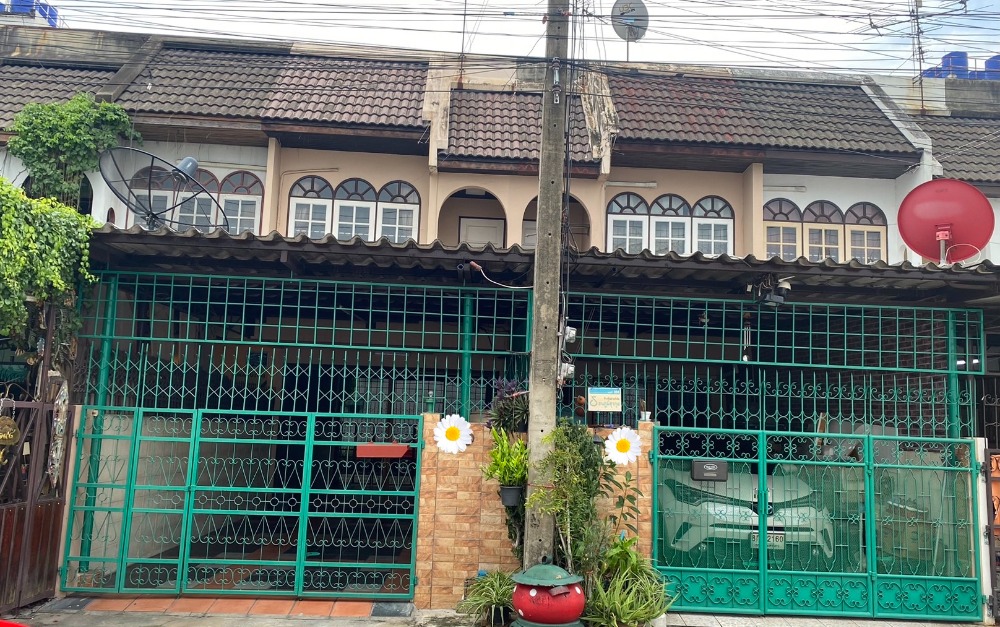 For RentTownhouseYothinpattana,CDC : Townhouse for rent, 2 floors, 22 sq m., 2 bedrooms, 2 bathrooms, Praditmanutham Road. Near Town in Town For rent 13,000/month