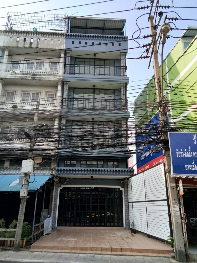 For SaleShophouseRatchadapisek, Huaikwang, Suttisan : Model House for sale, 5.5 story (including rooftop), near MRT Suthisan 400 m.