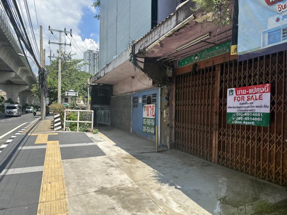 For SaleShophousePinklao, Charansanitwong : Commercial building for sale Near Lotus Charan On Charansanitwong Road, 800 meters from Bang Phlat MRT.