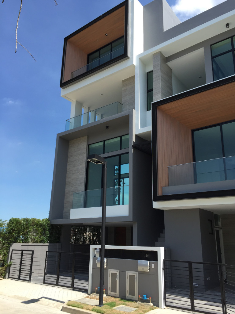 For RentTownhousePattanakan, Srinakarin : For Rent Bangkok Town House Nirvana Define Srinakarin-Rama 9 Srinakarin – Rom Klao Road Saphan Sung BRE10457