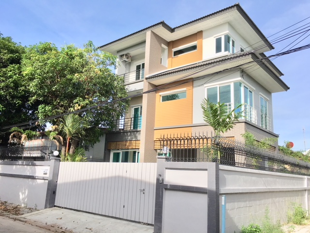 ให้เช่าบ้านรัชดา ห้วยขวาง : For Sale and Rent Bangkok House on Sutthisan Road near MRT Sutthisan in Huai Khwang BRE7603