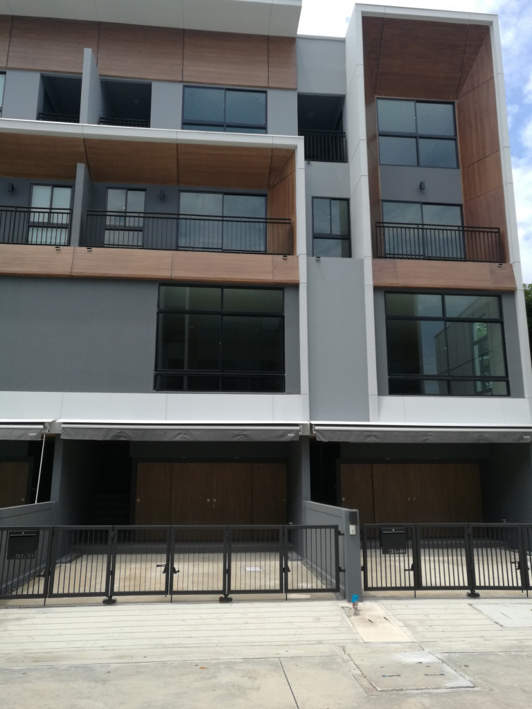 ให้เช่าทาวน์เฮ้าส์/ทาวน์โฮมพัฒนาการ ศรีนครินทร์ : For Rent Bangkok Town House Arden Phattanakan BTS On Nut Suan Luang BRE11471
